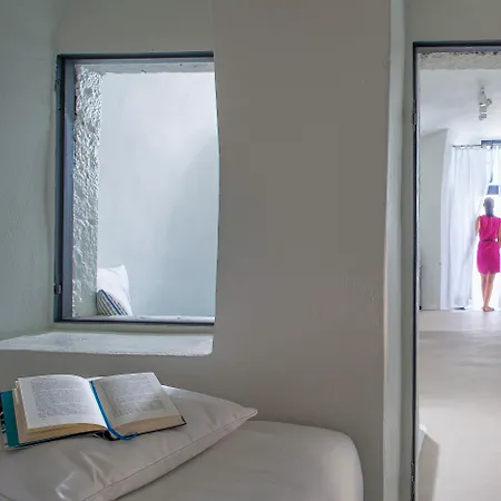 מלון On The Rocks - Small Luxury Of The World (adults Only) אימרוביגלי
